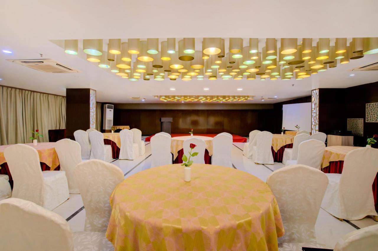 Milestone Hotel And Banquets Siliguri Exteriör bild
